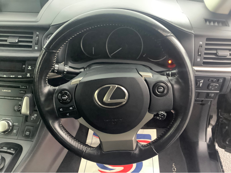 2017 Lexus CT 200 h - image 8