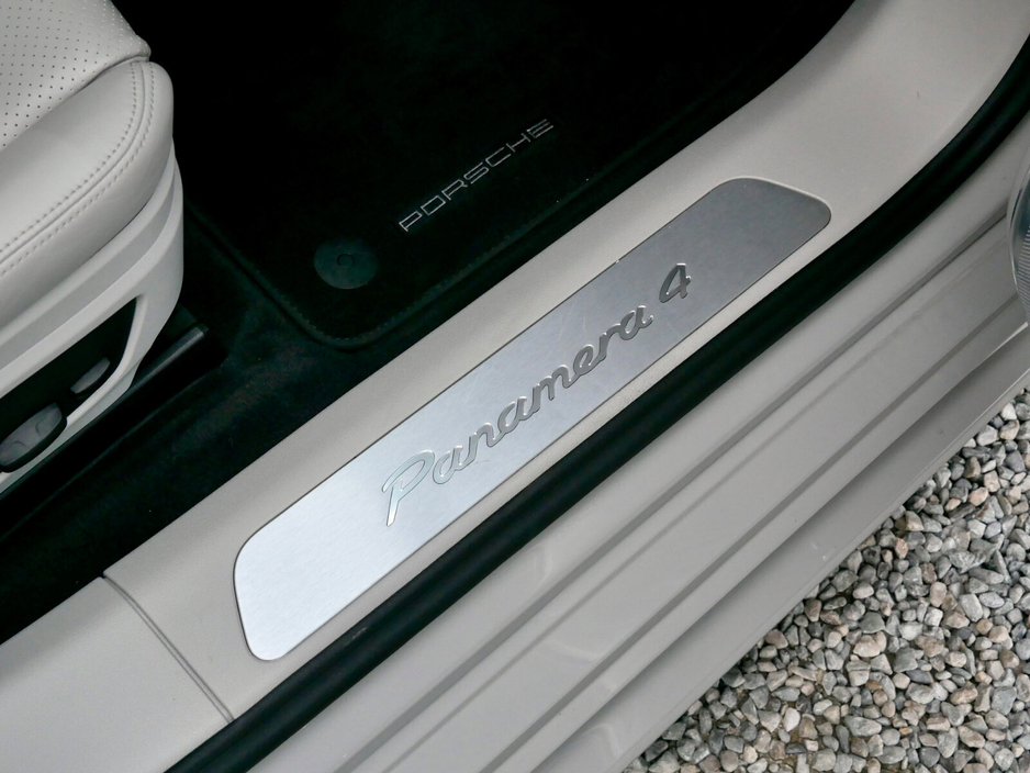 2023 Porsche Panamera - image 20