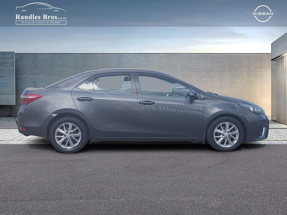 2016 Toyota Corolla - image 5