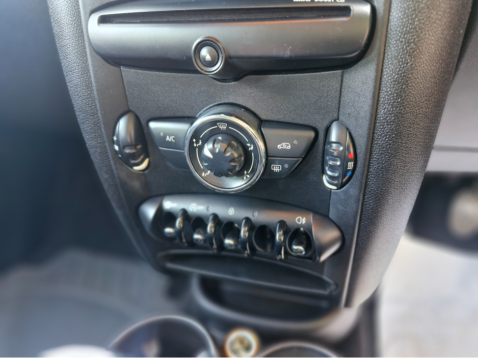 2014 MINI Countryman - image 15