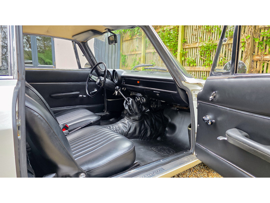 1971 Alfa Romeo GT Junior 1300 - image 25