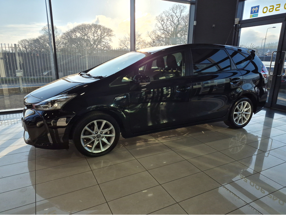 2020 Toyota Prius+ - image 6