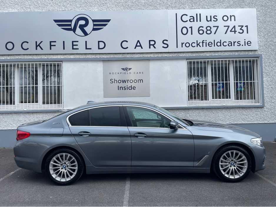 2018 BMW 5 Series - image 9