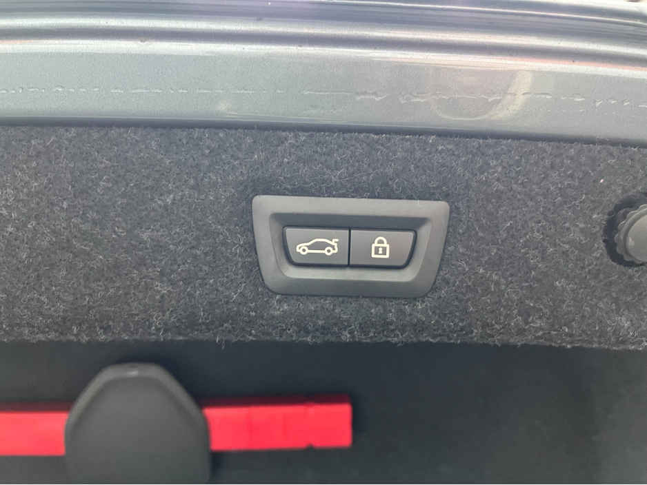 2019 BMW 5 Series - image 10