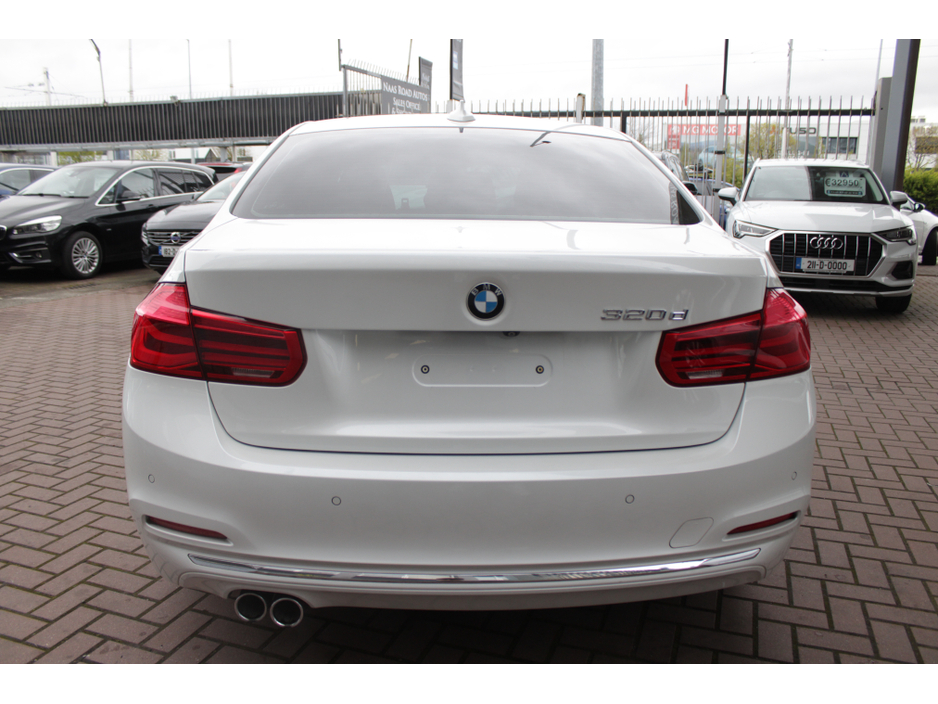 2019 BMW 3 Series - image 5