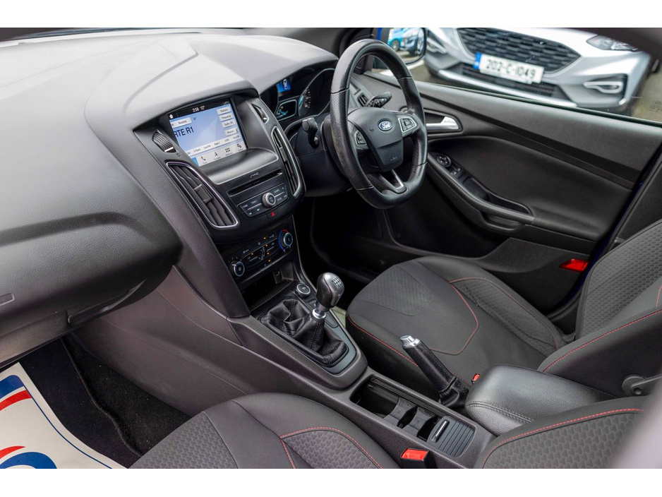 2018 Ford Focus - image 6