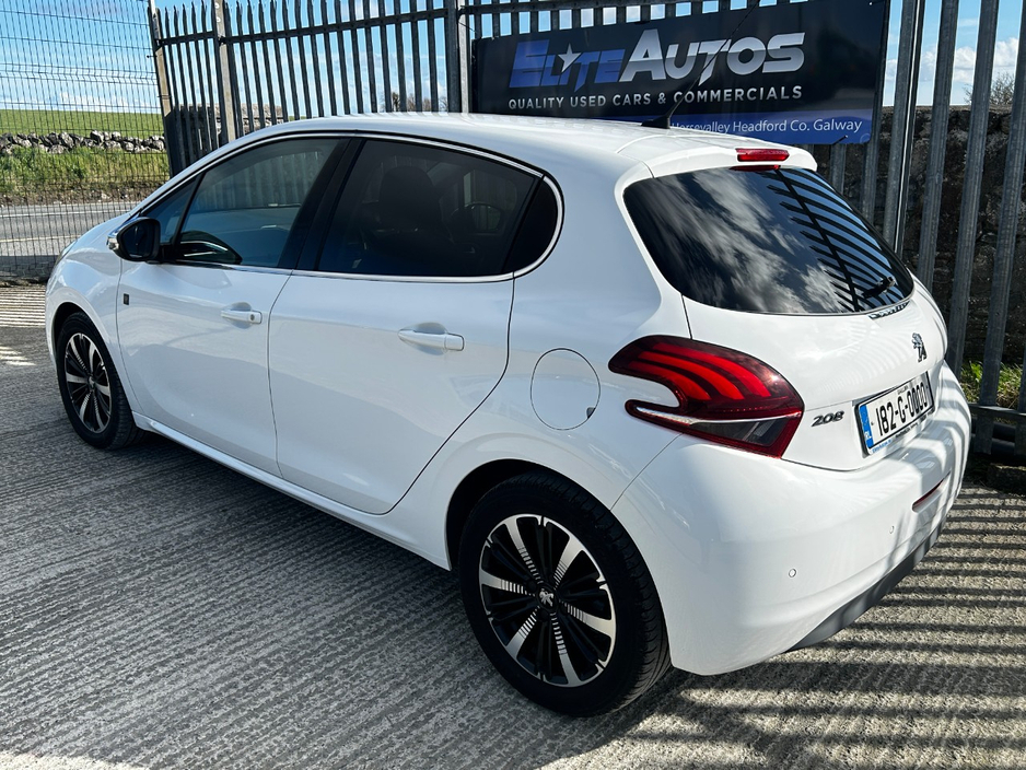 2018 Peugeot 208 - image 3