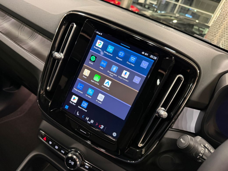 2023 Volvo XC40 - image 30