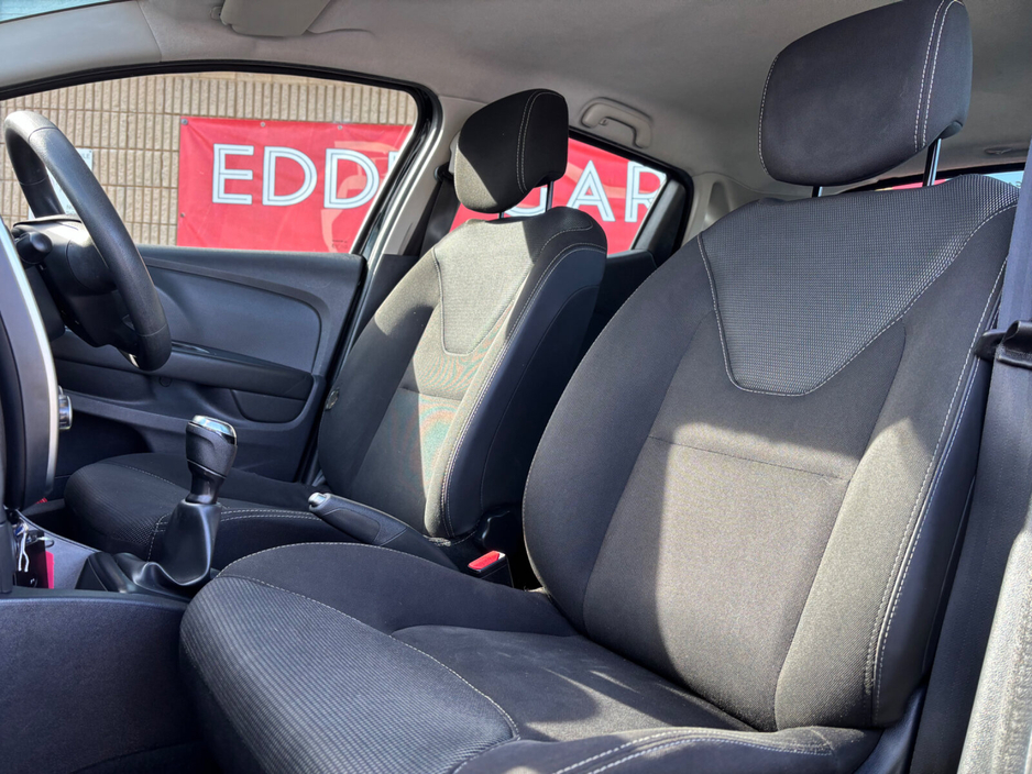 2017 Renault Clio - image 10