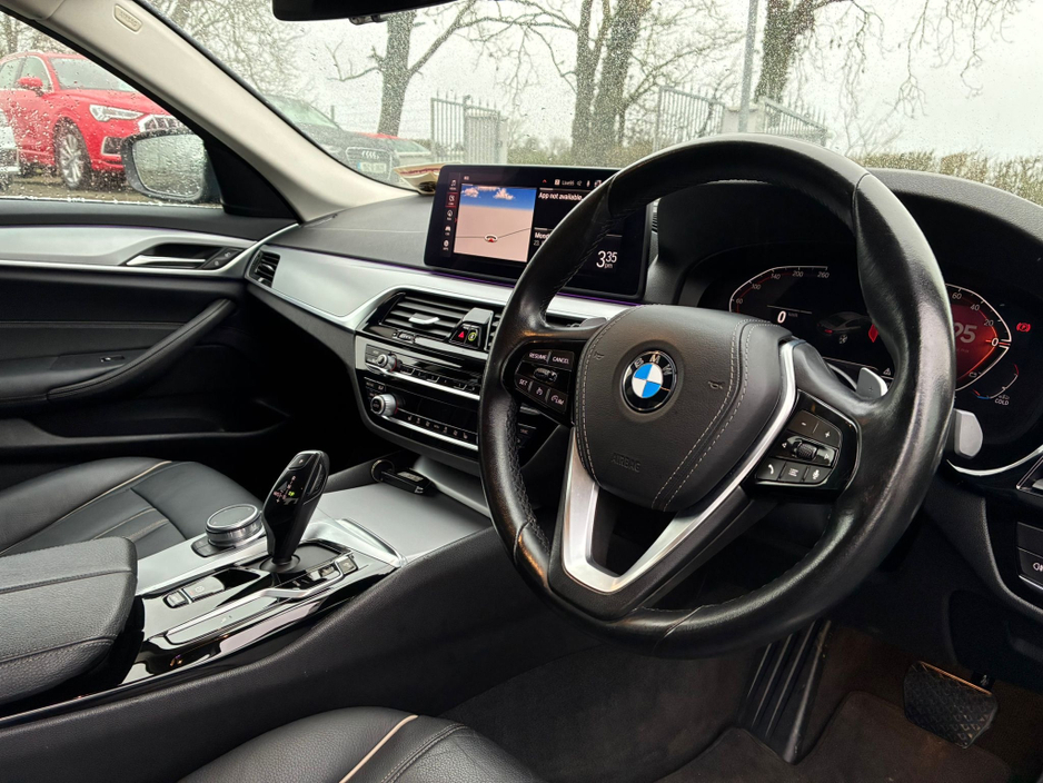 2021 BMW 5 Series - image 11