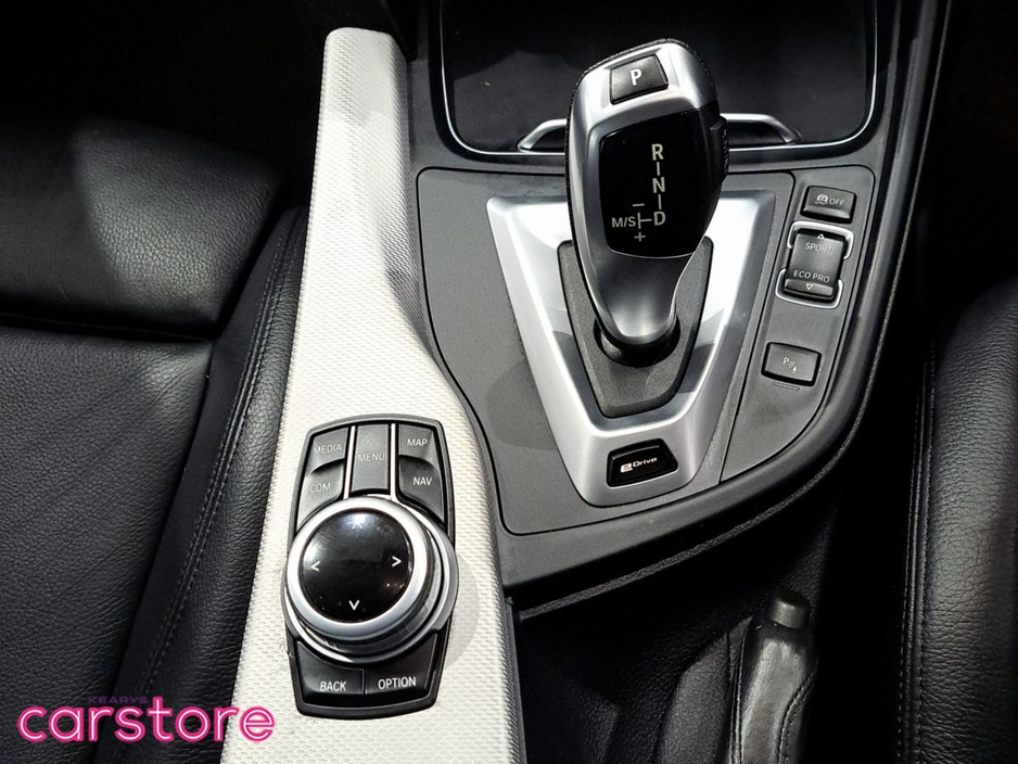 2017 BMW 3 Series - image 16