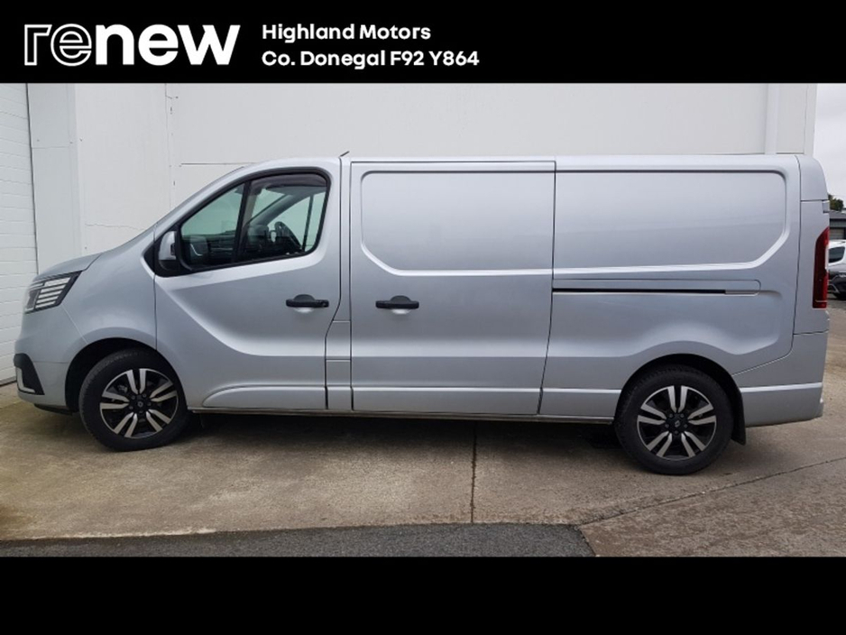 2025 Renault Trafic - image 14
