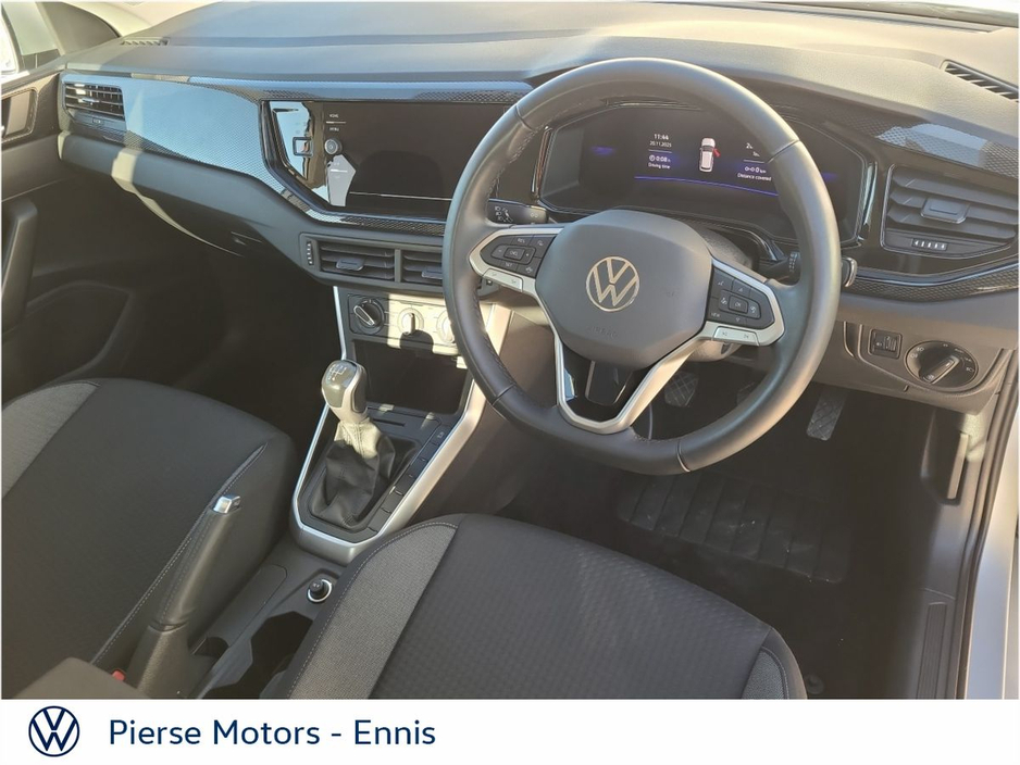 2025 Volkswagen Polo - image 2