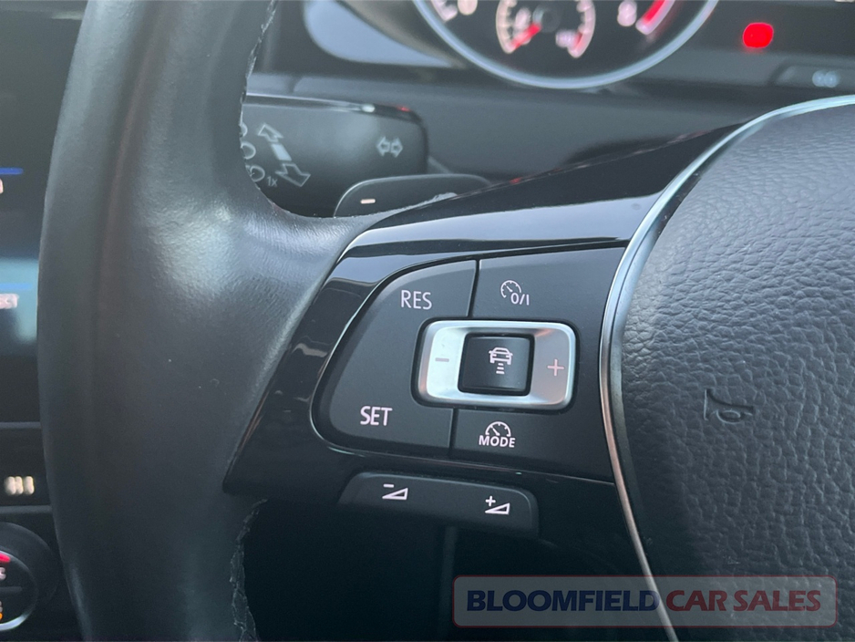 2017 Volkswagen Golf HIGHLINE , AUTO // LOW MILEAGE €17,950