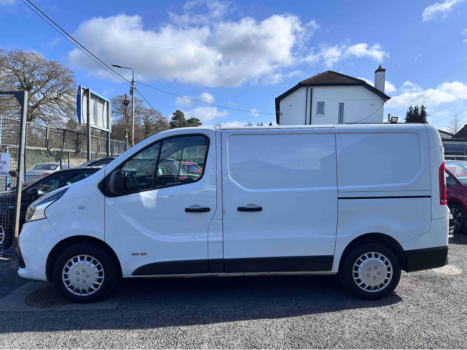 2016 Renault Trafic - image 12