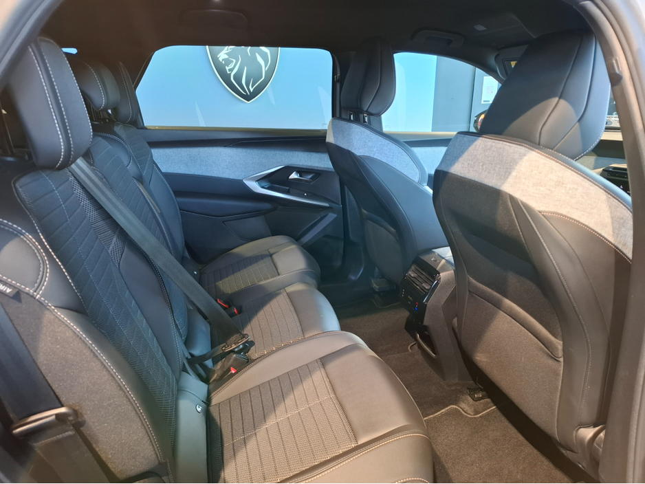 2026 Peugeot 5008 ALLURE 73KWH 210BHP 4DR €51,950