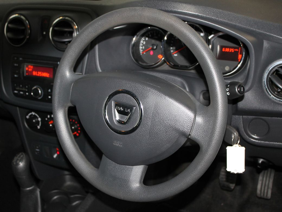 2016 Dacia Sandero - image 11