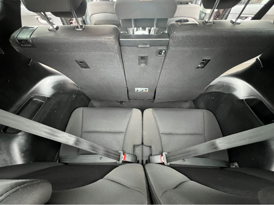 2015 Hyundai Santa Fe - image 17