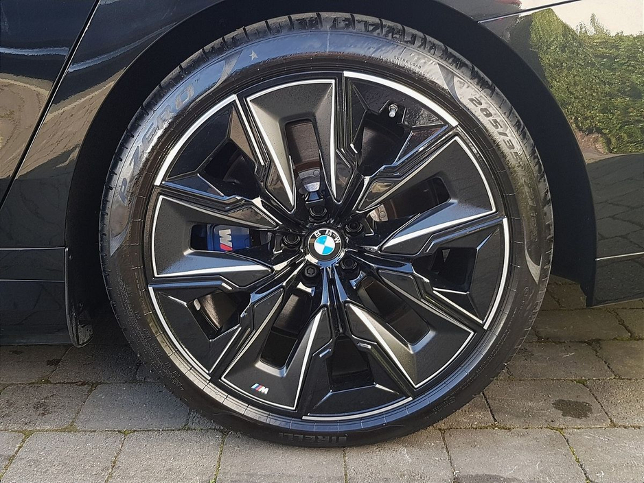 2025 BMW 7 Series - image 12