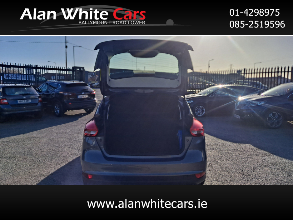 2016 Ford Focus - image 9