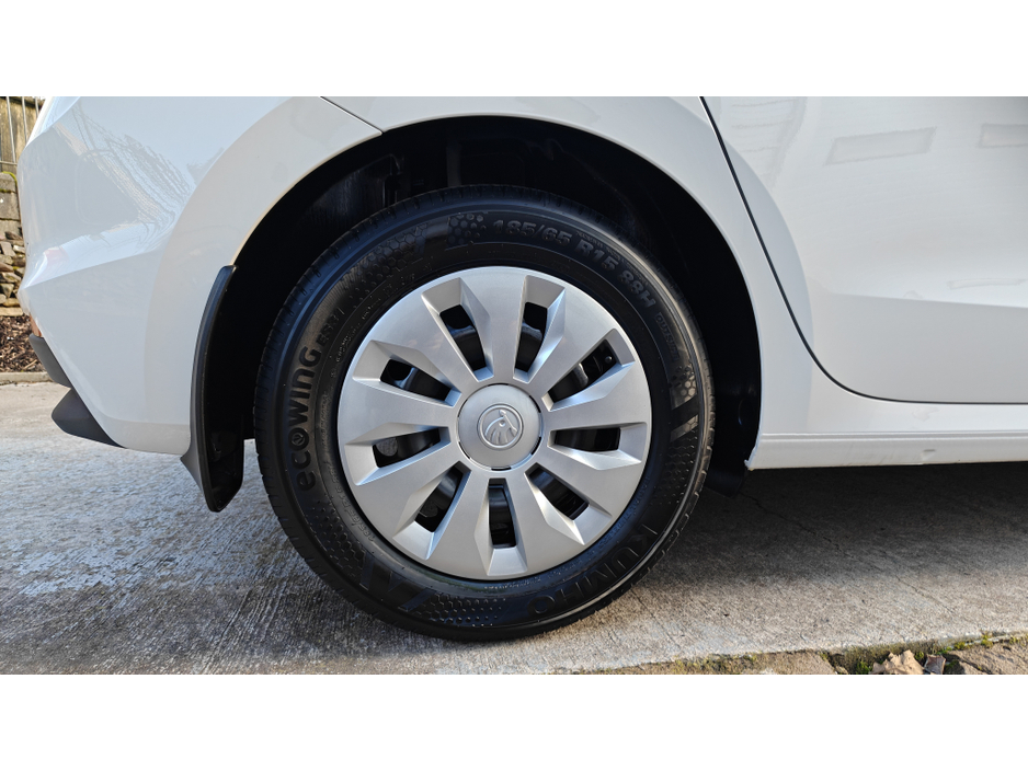 2026 Skoda Fabia ESSENCE 1.0 MPI 80 BHP- NEW CAR- DELIVERY MILEAGE- FACTORY WARRANTY- A/C-TECH PACK_ LEATHER S/WHEEL €23,950