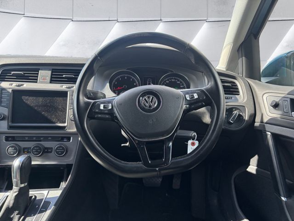 2015 Volkswagen Golf - image 12