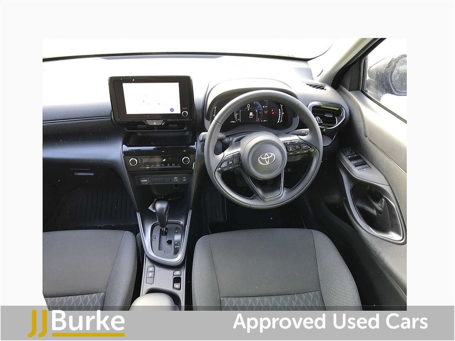 2024 Toyota Yaris - image 9