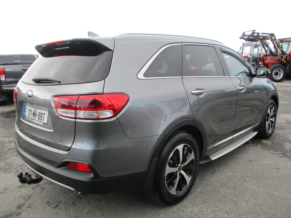 2017 Kia Sorento - image 12