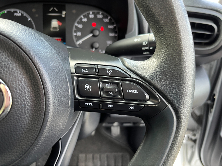 2021 Toyota Yaris - image 22