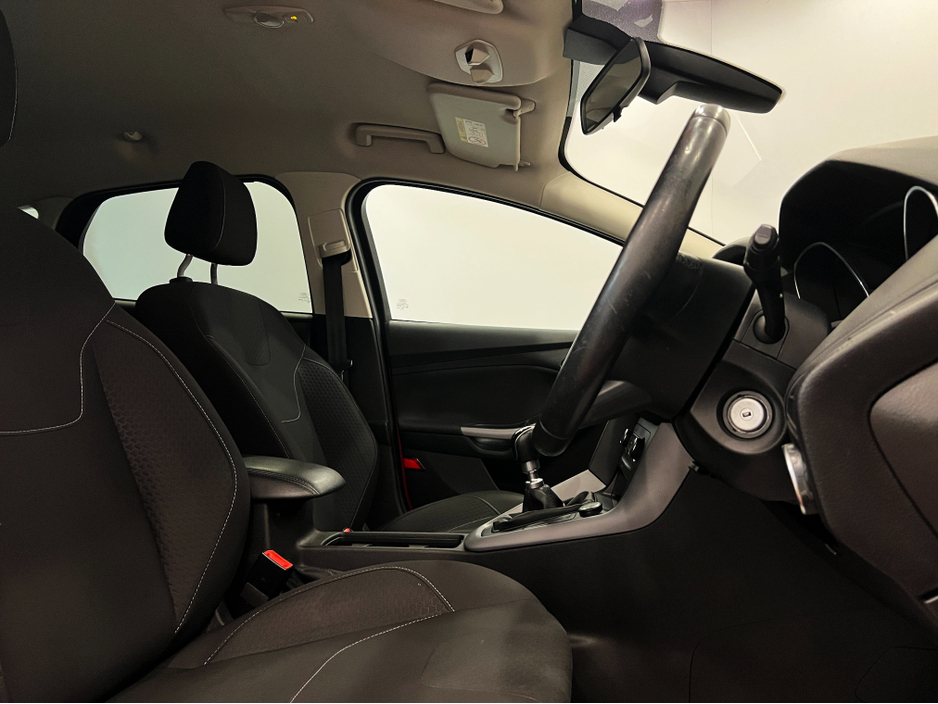 2015 Ford Focus 1.5 TDCI ZETEC 120PS 5DR €7,950