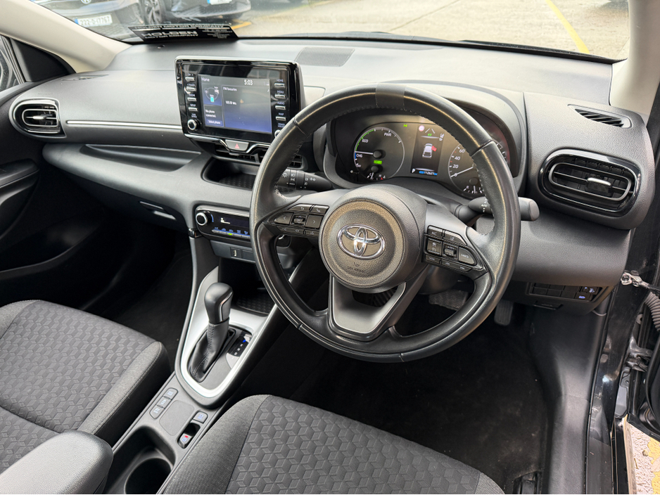 2023 Toyota Yaris 1.5 HYBRID..REAR CAMERA..APPLE CARPLAY €16,900