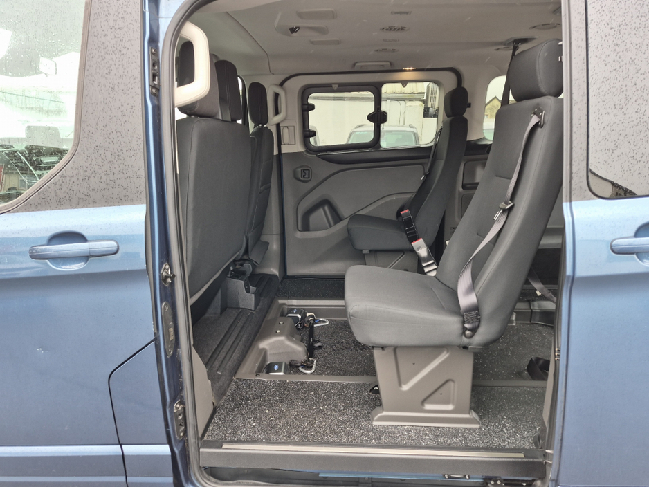 2020 Ford Tourneo Custom - image 15