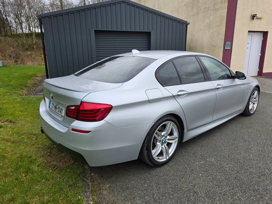 2017 BMW 5 Series - image 8