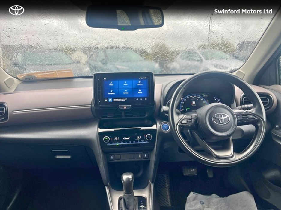 2022 Toyota Yaris Cross - image 10