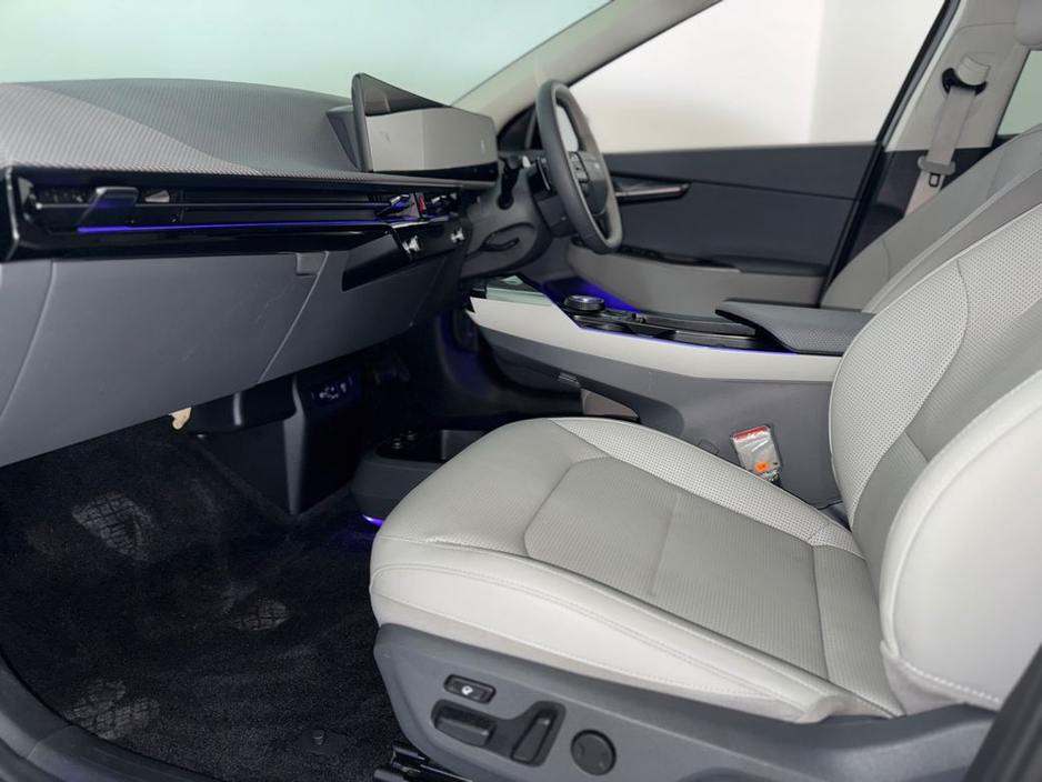 2025 Kia EV6 - image 3