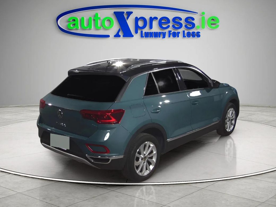 2023 Volkswagen T-Roc - image 3