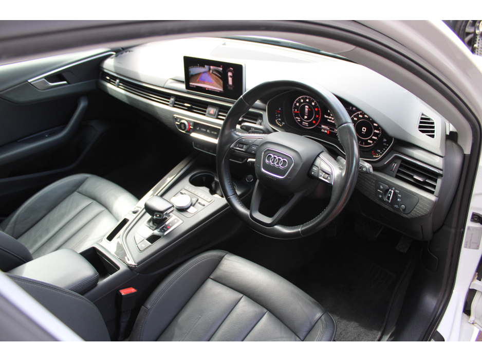 2017 Audi A4 - image 12