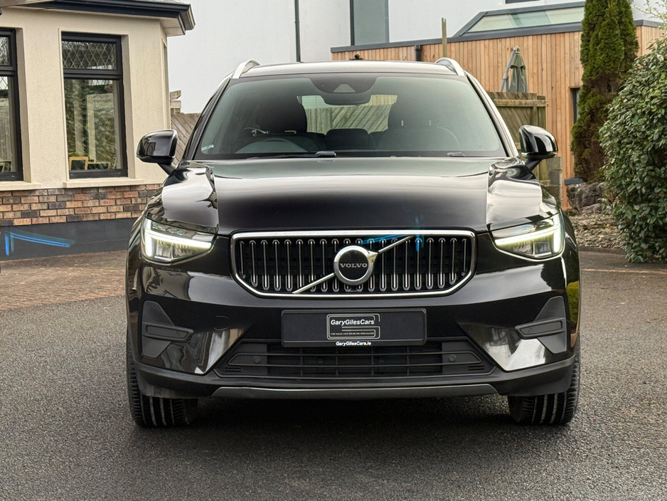 2023 Volvo XC40 - image 2