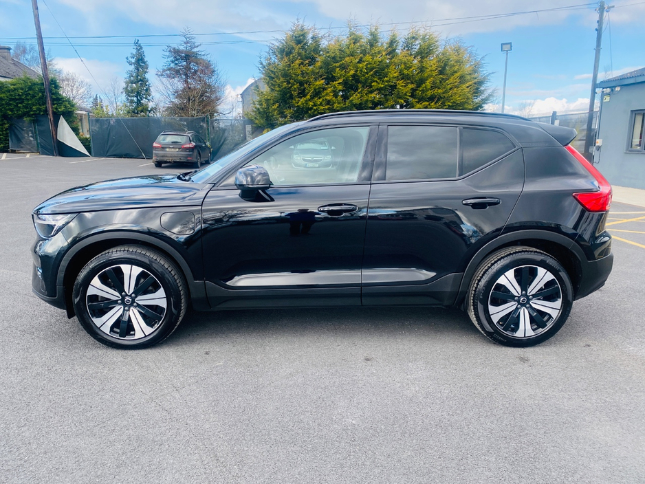 2023 Volvo XC40 - image 10