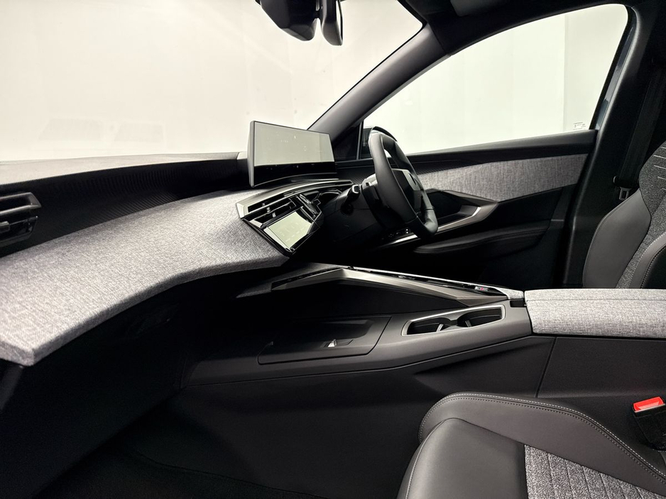 2026 Peugeot 5008 - image 2