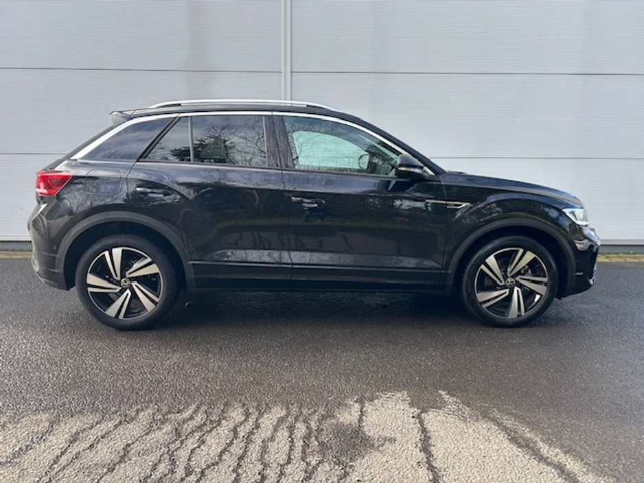 2025 Volkswagen T-Roc - image 2