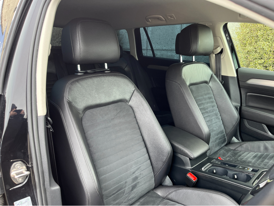 2019 Volkswagen Passat - image 12