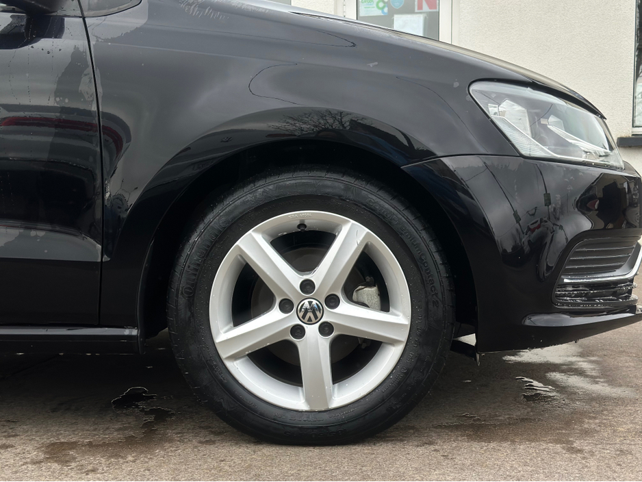 2017 Volkswagen Polo - image 5