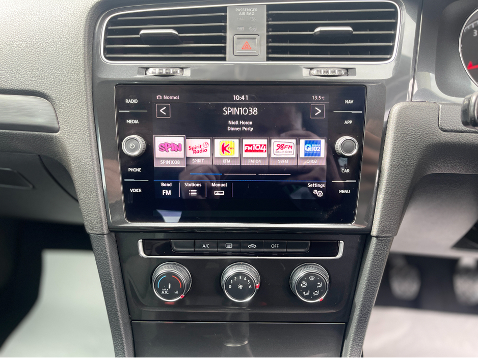 2017 Volkswagen Golf - image 12