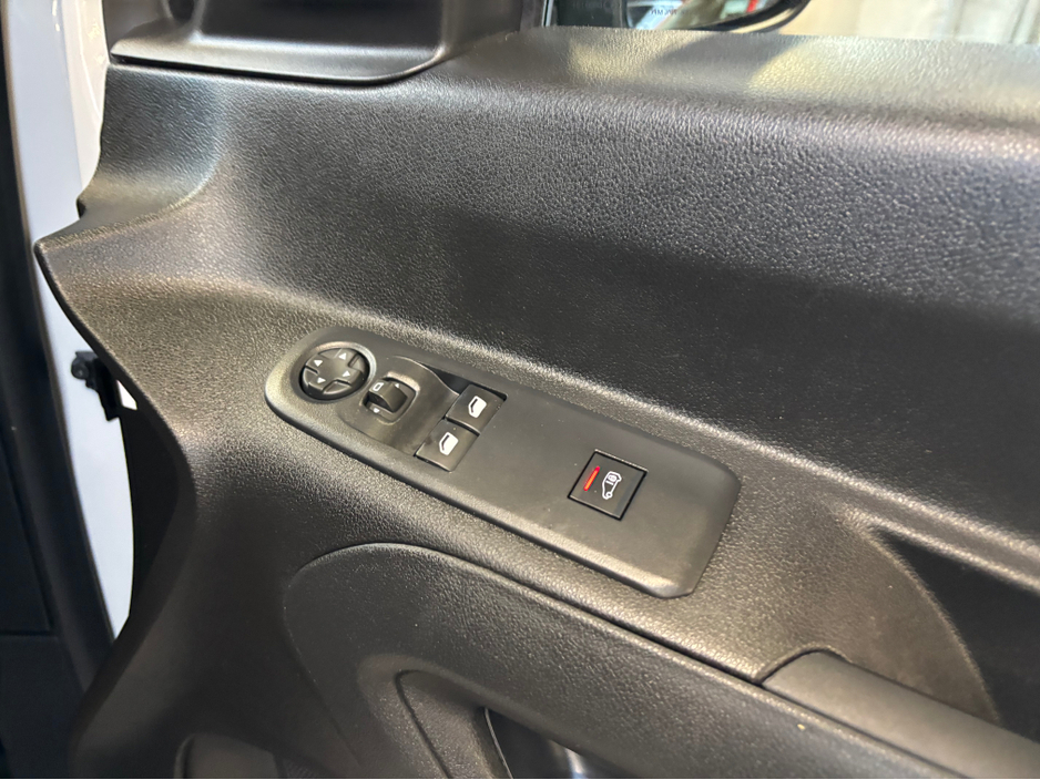 2024 Citroen Berlingo 1.5 dsl Lwb Only 17000 kms THIS PRICE IS VAT EXCLUSIVE Finance Available own this van from €90 per week €17,072