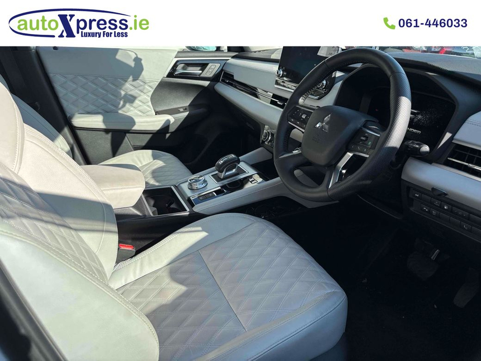 2022 Mitsubishi Outlander - image 4