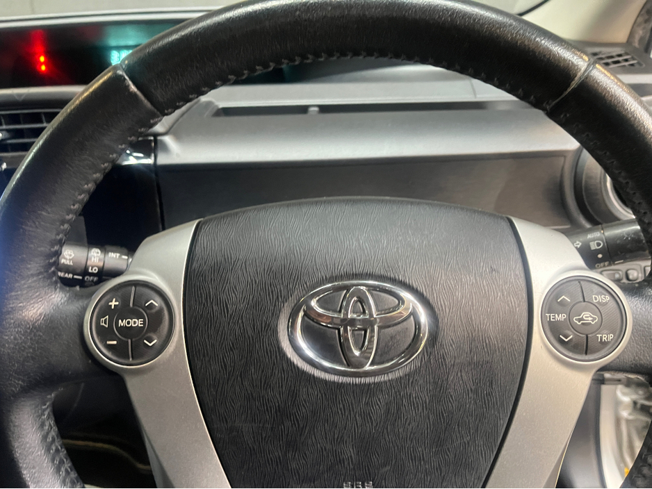 2014 Toyota Aqua - image 19