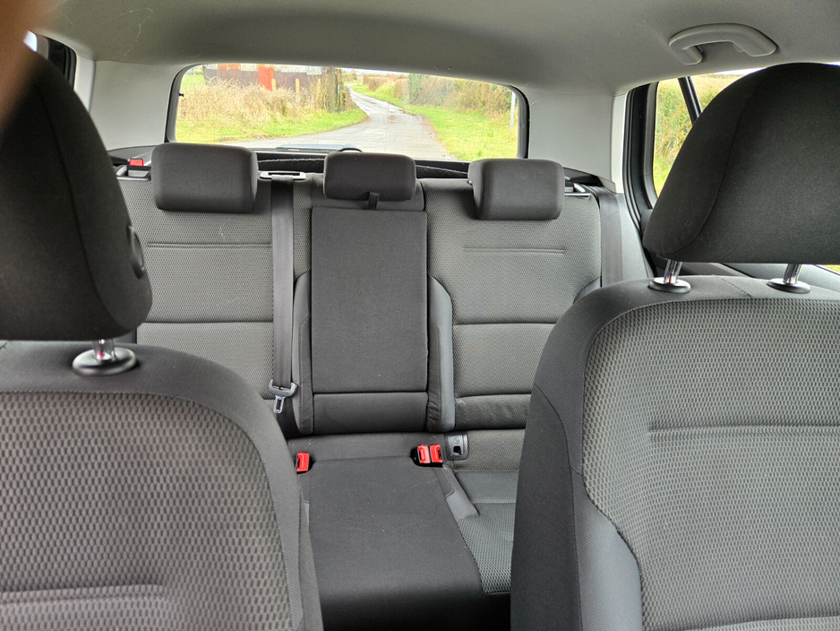 2016 Volkswagen Golf - image 10