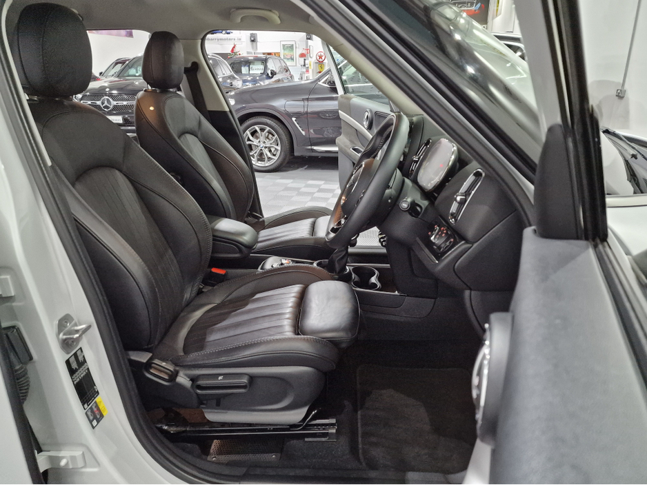 2021 MINI Countryman SE ALL4 EXCLUSIVE (PLUG IN HYBRID) AUTOMATIC **ONE OWNER / HUGE SPEC / APPLE CARPLAY / CRUISE CONTROL / FULL BLACK LEATHER / HEATED FRONT SEATS / REVERSE CAMERA / REAR TINTED GLASS / SAT NAV** €27,900