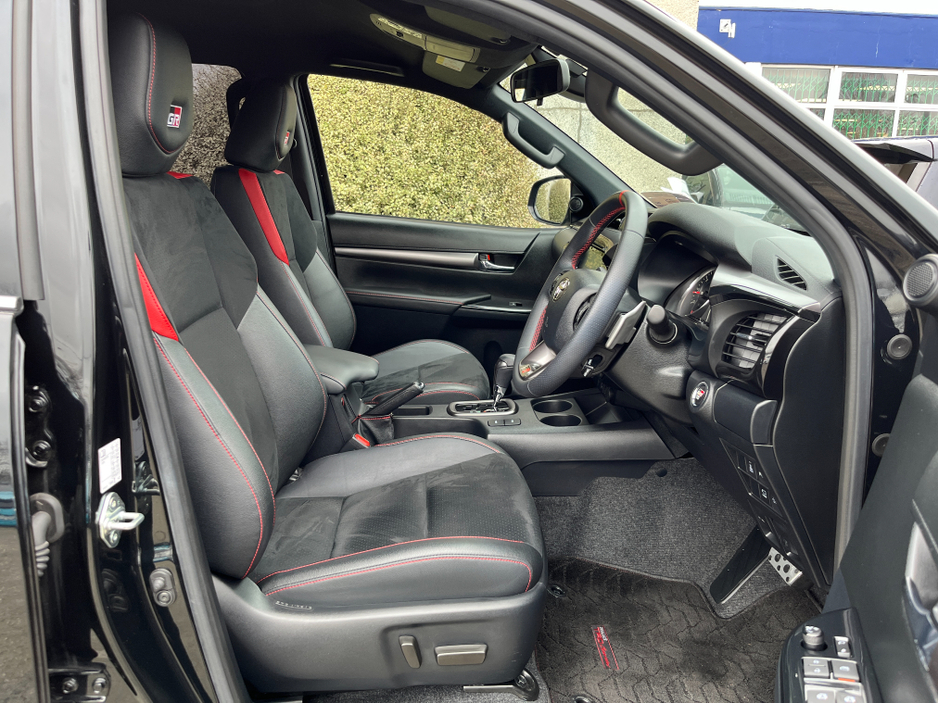 2024 Toyota Hilux - image 10